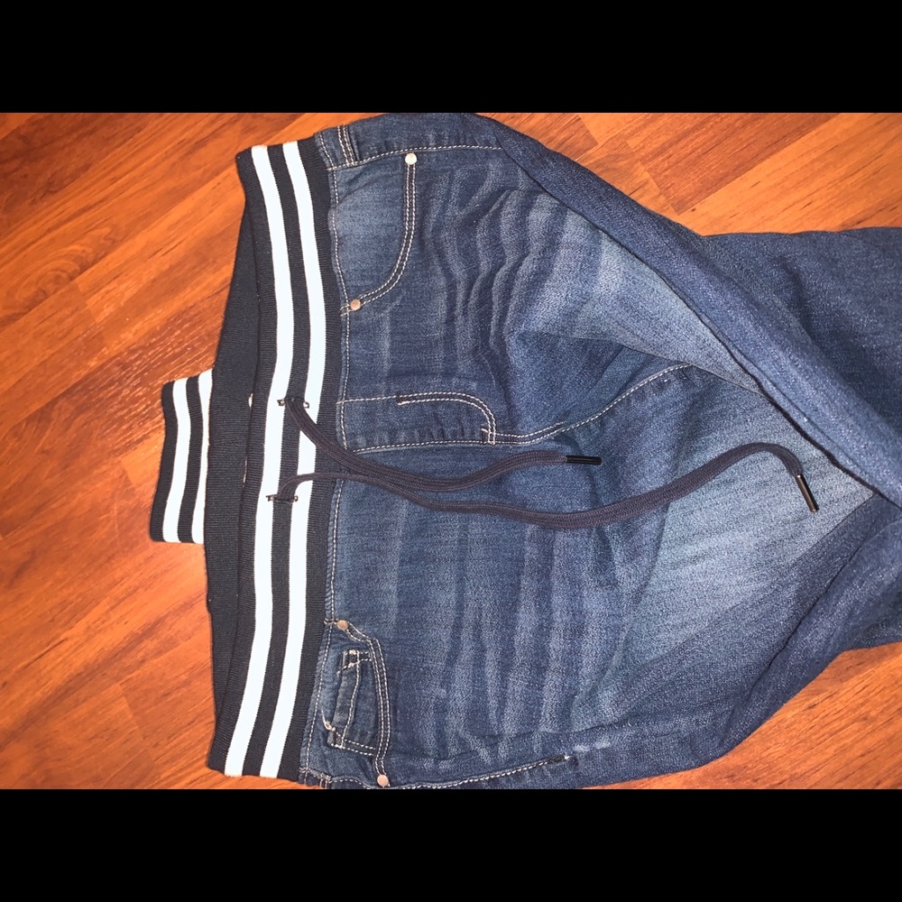 Jean Joggers - Picture 3 of 3